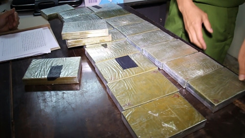 Tang vật vụ án. Ảnh Lê Hữu Quyết- TTXVN Tang vật vụ án. Ảnh Lê Hữu Quyết- TTXVN