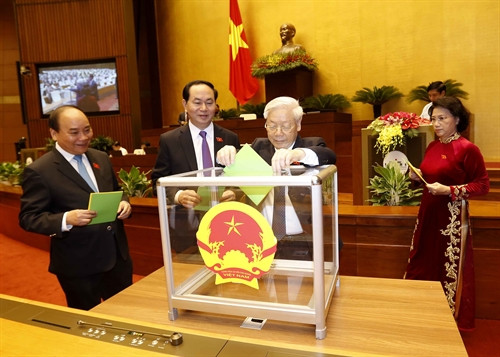 Tổng Bí thư Nguyễn Phú Trọng bỏ phiếu bầu các Phó Thủ tướng Chính phủ, các Bộ trưởng và các thành viên Chính phủ. Ảnh: An Đăng - TTXVN