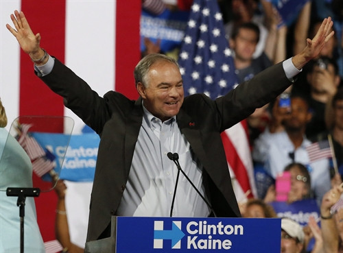 Trong ảnh (tư liệu): Ông Tim Kaine trong cuộc họp báo tại Miami, Florida, Mỹ ngày 23/7. EPA/TTXVN