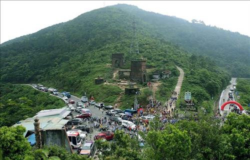 Hải Vân Quan tọa lạc trên núi Hải Vân ở độ cao 490m, thuộc địa phận thị trấn Lăng Cô, huyện Phú Lộc, tỉnh Thừa Thiên - Huế và phường Hòa Hiệp Bắc, quận Liên Chiểu, thành phố Đà Nẵng, được mệnh danh “Thiên hạ Đệ nhất Hùng Quan”, được Bộ Văn hóa, Thể thao và Du lịch xếp hạng là Di tích lịch sử và kiến trúc nghệ thuật cấp Quốc gia. Ảnh: Trần Lê Lâm – TTXVN Hải Vân Quan tọa lạc trên núi Hải Vân ở độ cao 490m, thuộc địa phận thị trấn Lăng Cô, huyện Phú Lộc, tỉnh Thừa Thiên - Huế và phường Hòa Hiệp Bắc, quận Liên Chiểu, thành phố Đà Nẵng, được mệnh danh “Thiên hạ Đệ nhất Hùng Quan”, được Bộ Văn hóa, Thể thao và Du lịch xếp hạng là Di tích lịch sử và kiến trúc nghệ thuật cấp Quốc gia. Ảnh: Trần Lê Lâm – TTXVN