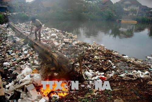 Bãi rác thải ô nhiễm tại thành phố Bandung, Tây Java,Indonesia Bãi rác thải ô nhiễm tại Yangon, Myanmar Bãi rác ô nhiễm tại Kolkata, Ấn Độ Bãi rác thải ô nhiễm tại thủ đô Dhaka, Bangladesh Những bãi rác thải ô nhiễm tại thủ đô Islamabad, Pakistan Bãi rác thải ô nhiễm tại thành phố Bandung, Tây Java,Indonesia Bãi rác thải ô nhiễm tại Yangon, Myanmar Bãi rác ô nhiễm tại Kolkata, Ấn Độ Bãi rác thải ô nhiễm tại thủ đô Dhaka, Bangladesh Những bãi rác thải ô nhiễm tại thủ đô Islamabad, Pakistan