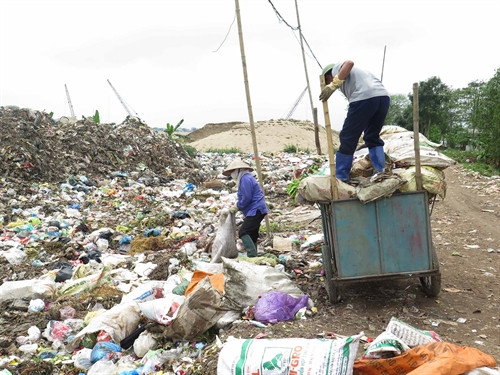 Khu xử lý rác thải chưa đạt tiêu chuẩn vệ sinh môi trường của xã Việt Hùng (huyện Vũ Thư). Khu xử lý rác thải chưa đạt tiêu chuẩn vệ sinh môi trường của xã Việt Hùng (huyện Vũ Thư).