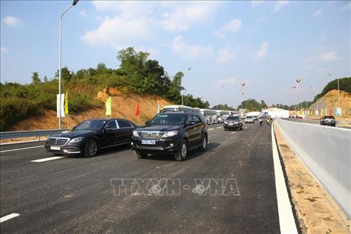 Tuyến cao tốc mới được thông xe. Ảnh: Minh Quyết - TTXVN Tuyến cao tốc mới được thông xe. Ảnh: Minh Quyết - TTXVN