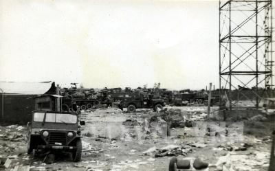 Trong lúc tháo chạy địch đã để lại nhiều xe quân sự và các phương tiện chiến tranh khác ở Huế. Ảnh: Hoàng Thiểm - TTXVN. Trong lúc tháo chạy địch đã để lại nhiều xe quân sự và các phương tiện chiến tranh khác ở Huế. Ảnh: Hoàng Thiểm - TTXVN.