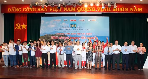 chương trinh giao lưu văn nghệ "hát về quê hương đất nước" lần thứ II đã kết thúc thành công tốt đẹp. Ảnh: Mạnh Linh (TTXVN)