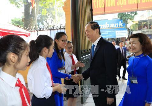 Sáng 5/9/2017, Chủ tịch nước Trần Đại Quang đến dự Lễ khai giảng năm học mới 2017-2018 của Trường Trung học cơ sở Trưng Vương, quận Hoàn Kiếm, Hà Nội. Ảnh: Nhan Sáng-TTXVN Sáng 5/9/2017, Chủ tịch nước Trần Đại Quang đến dự Lễ khai giảng năm học mới 2017-2018 của Trường Trung học cơ sở Trưng Vương, quận Hoàn Kiếm, Hà Nội. Ảnh: Nhan Sáng-TTXVN