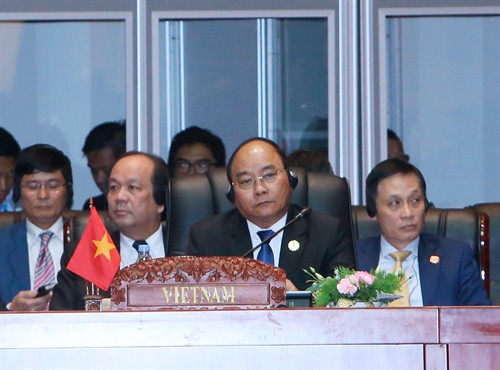 Chiều 6/9/2016, tại thủ đô Viêng Chăn (Lào), Thủ tướng Nguyễn Xuân Phúc dự Phiên toàn thể Hội nghị Cấp cao ASEAN lần thứ 28-29. Ảnh: Thống Nhất-TTXVN