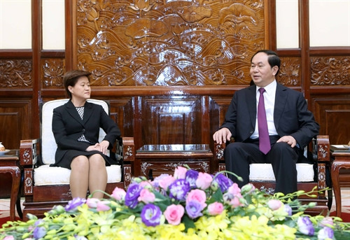 Chiều 6/9/2016, tại Phủ Chủ tịch, Chủ tịch nước Trần Đại Quang tiếp bà Catherine Wong Siow Ping, Đại sứ Đặc mệnh toàn quyền Cộng hòa Singapore tại Việt Nam đến trình Quốc thư. Ảnh: Nhan Sáng-TTXVN