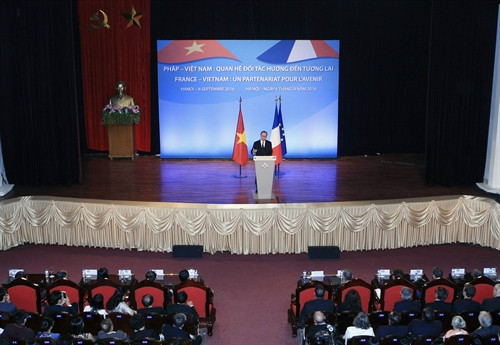 Tổng thống Cộng hoà Pháp Francois Hollande đến thăm và phát biểu với sinh viên trường Đại học Quốc gia Hà Nội. Ảnh: Phạm Kiên – TTXVN Tổng thống Cộng hoà Pháp Francois Hollande đến thăm và phát biểu với sinh viên trường Đại học Quốc gia Hà Nội. Ảnh: Phạm Kiên – TTXVN