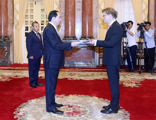 Chiều 6/9/2016, tại Phủ Chủ tịch, Chủ tịch nước Trần Đại Quang tiếp Ngài Pereric Hogberg, Đại sứ Đặc mệnh toàn quyền Vương quốc Thuỵ Điển đến trình Quốc thư. Ảnh: Nhan Sáng-TTXVN