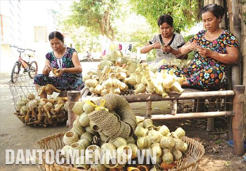 Đề án bảo tồn và phát triển làng nghề truyền thống của tỉnh Trà Vinh đã tạo sức bật cho các làng nghề tiểu thủ công nghiệp của đồng bào Khmer trong tỉnh Đề án bảo tồn và phát triển làng nghề truyền thống của tỉnh Trà Vinh đã tạo sức bật cho các làng nghề tiểu thủ công nghiệp của đồng bào Khmer trong tỉnh
