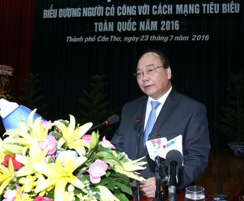 Thủ tướng Nguyễn Xuân Phúc phát biểu tại hội nghị. Ảnh: Thống Nhất-TTXVN Thủ tướng Nguyễn Xuân Phúc phát biểu tại hội nghị. Ảnh: Thống Nhất-TTXVN