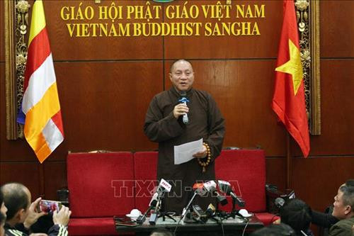 Hoà thượng Thích Gia Quang, Phó Chủ tịch Hội đồng Trị sự Giáo hội Phật giáo Việt Nam, Trưởng Ban Thông tin truyền thông, Người phát ngôn của Giáo hội Phật giáo Việt Nam thông báo kết luận của Ban Thường trực Hội đồng Trị sự Giáo hội Phật giáo Việt Nam tới phóng viên các cơ quan báo chí. Ảnh: Nguyễn Dân – TTXVN Hoà thượng Thích Gia Quang, Phó Chủ tịch Hội đồng Trị sự Giáo hội Phật giáo Việt Nam, Trưởng Ban Thông tin truyền thông, Người phát ngôn của Giáo hội Phật giáo Việt Nam thông báo kết luận của Ban Thường trực Hội đồng Trị sự Giáo hội Phật giáo Việt Nam tới phóng viên các cơ quan báo chí. Ảnh: Nguyễn Dân – TTXVN