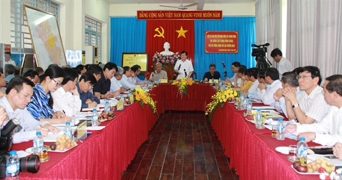 Phó Thủ tướng Trịnh Đình Dũng phát biểu tại buổi làm việc với lãnh đạo tỉnh Đồng Nai. Ảnh: Sỹ Tuyên – TTXVN Phó Thủ tướng Trịnh Đình Dũng phát biểu tại buổi làm việc với lãnh đạo tỉnh Đồng Nai. Ảnh: Sỹ Tuyên – TTXVN