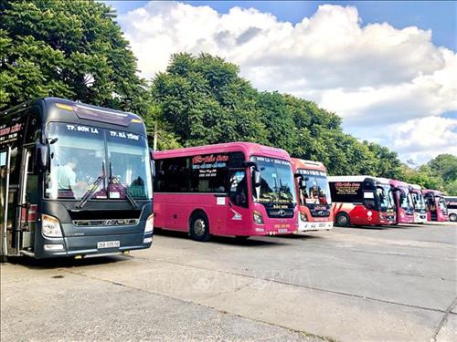 Tăng cường quản lý các phương tiện vận tải hành khách tại bến xe . Ảnh : Hữu Quyết - TTXVN Tăng cường quản lý các phương tiện vận tải hành khách tại bến xe . Ảnh : Hữu Quyết - TTXVN