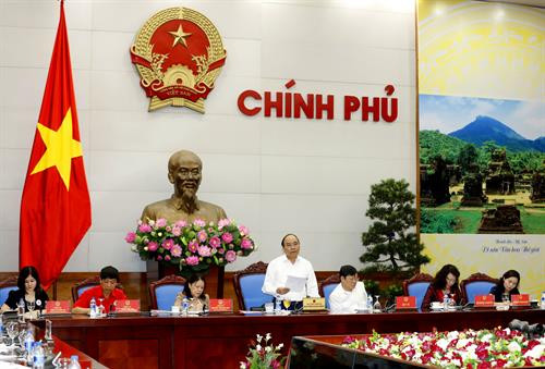 Thủ tướng Nguyễn Xuân Phúc phát biểu kết luận buổi làm việc. Ảnh: Thống Nhất -TTXVN Thủ tướng Nguyễn Xuân Phúc phát biểu kết luận buổi làm việc. Ảnh: Thống Nhất -TTXVN