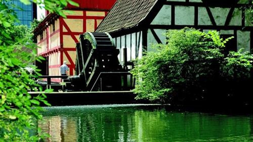 Quạt gió vận hành bằng nước ở Den Gamle By - Ảnh: visitaarhus.com