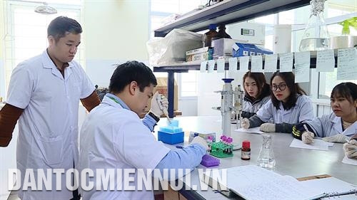 Tại Phòng thí nghiệm Di truyền thuộc Bộ môn Di truyền - Giống, Khoa chăn nuôi của Học viện Nông nghiệp Việt Nam. Ảnh: Quế Ánh Tại Phòng thí nghiệm Di truyền thuộc Bộ môn Di truyền - Giống, Khoa chăn nuôi của Học viện Nông nghiệp Việt Nam. Ảnh: Quế Ánh