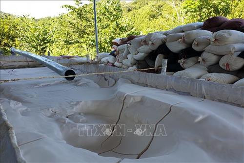 Tinh quặng đất hiếm sau khi được bóc tách khỏi bể dung dịch. Ảnh: Quốc Khánh – TTXVN Tinh quặng đất hiếm sau khi được bóc tách khỏi bể dung dịch. Ảnh: Quốc Khánh – TTXVN