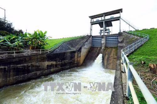 Cống xả hồ chứa nước Huổi Phạ. Ảnh: Phan Tuấn Anh - TTXVN