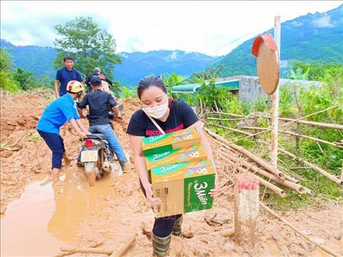 Đoàn cứu trợ người dân vùng lũ của Câu lạc bộ tình nguyện T36 (Thanh Hóa) đang tiếp cận Bản Táo, xã biên giới Trung Lý, huyện Mường Lát. Ảnh: Nguyễn Nam-TTXVN Đoàn cứu trợ người dân vùng lũ của Câu lạc bộ tình nguyện T36 (Thanh Hóa) đang tiếp cận Bản Táo, xã biên giới Trung Lý, huyện Mường Lát. Ảnh: Nguyễn Nam-TTXVN