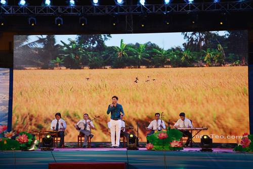 Các tiết mục công diễn tại bế mạc. Ảnh: Hoài Thu - TTXVN Các tiết mục công diễn tại bế mạc. Ảnh: Hoài Thu - TTXVN