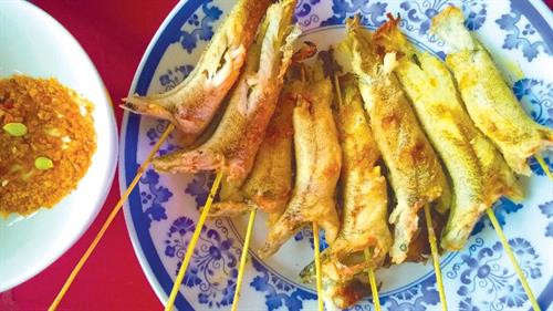 Thơm cay cá bống dừa nướng muối ớt ảnh 2