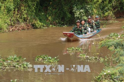 Cán bộ chiến sĩ Lâm trường 422 (huyện Hòn Đất) tuần tra kiểm soát phòng chống cháy rừng mùa khô. Ảnh: Lê Huy Hải - TTXVN Cán bộ chiến sĩ Lâm trường 422 (huyện Hòn Đất) tuần tra kiểm soát phòng chống cháy rừng mùa khô. Ảnh: Lê Huy Hải - TTXVN