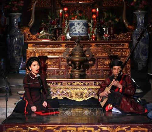 Hát ca trù, loại hình nghệ thuật dân gian được UNESCO công nhận là Di sản văn hoá phi vật thể của nhân loại. Ảnh: Lâm Khánh - TTXVN Hát ca trù, loại hình nghệ thuật dân gian được UNESCO công nhận là Di sản văn hoá phi vật thể của nhân loại. Ảnh: Lâm Khánh - TTXVN
