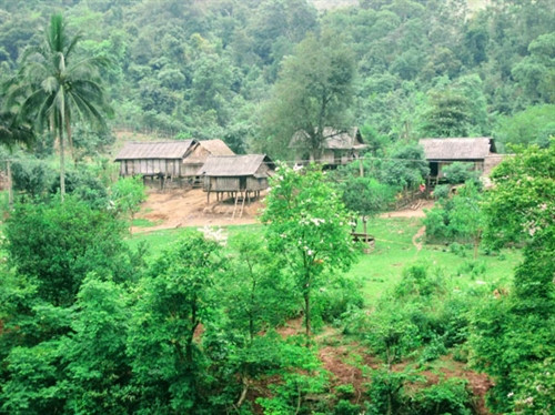 Bản người Mày giữa đại ngàn.