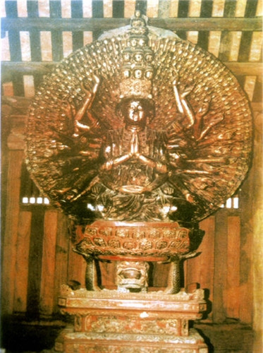 Tượng Quan âm nghìn mắt nghìn tay được lưu giữ tại chùa Bút Tháp, huyện Thuận Thành (Bắc Ninh) Tượng Quan âm nghìn mắt nghìn tay được lưu giữ tại chùa Bút Tháp, huyện Thuận Thành (Bắc Ninh)