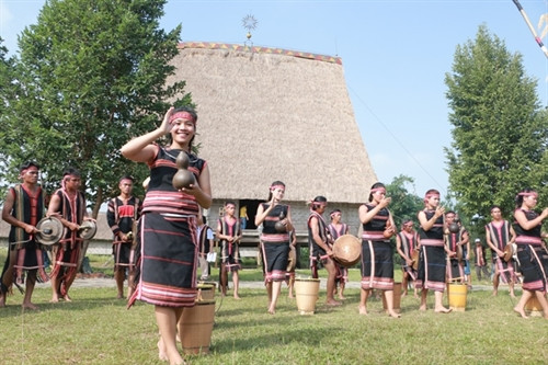 Điệu múa "Vui được mùa"