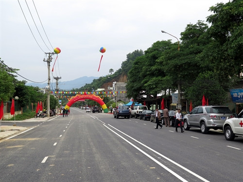 Tuyến đường Nguyễn Văn Tố (thành phố Bắc Kạn) trong ngày thông xe. Ảnh: Đức Hiếu- TTXVN Tuyến đường Nguyễn Văn Tố (thành phố Bắc Kạn) trong ngày thông xe. Ảnh: Đức Hiếu- TTXVN