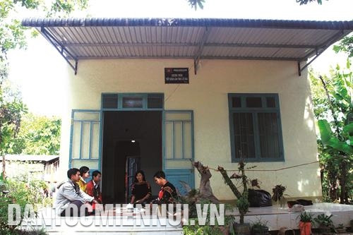 Ngôi nhà của ông Y Jionh Êban ở buôn Ea Khiết, xã Ea Bhốk được xây dựng từ tiền hỗ trợ của Chương trình “Tiết kiệm làm theo lời Bác”. Ảnh: Phạm Cường Xác định đầu tư cho giáo dục là động lực thúc đẩy kinh tế - xã hội phát triển, huyện Cư Kuin đã ưu tiên đầu tư cơ sở vật chất, mua sắm trang thiết bị dạy học, cơ bản đáp ứng nhu cầu học tập của học sinh trên địa bàn. Ảnh: Phạm Cường