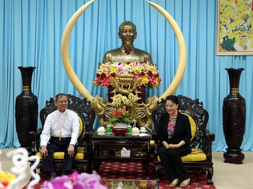 Chủ tịch Quốc hội Nguyễn Thị Kim Ngân đến thăm, chúc Tết Giám mục Huỳnh Văn Hai, Giáo phận Vĩnh Long. Ảnh: Trần Thị Thu Hiền - TTXVN
