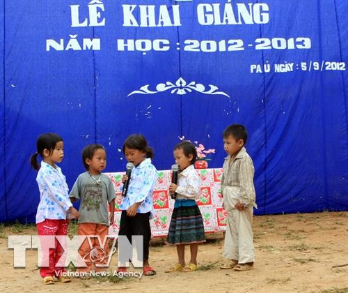 Tiết mục văn nghệ chào mừng ngày khai giảng của các em học sinh trường Mầm non số 1, xã Pa Ủ. Ảnh: Nguyễn Thủy-TTXVN. Tiết mục văn nghệ chào mừng ngày khai giảng của các em học sinh trường Mầm non số 1, xã Pa Ủ. Ảnh: Nguyễn Thủy-TTXVN.