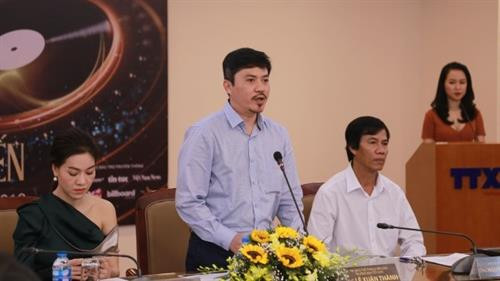 Ông Lê Xuân Thành (giữa), Tổng biên tập báo Thể thao &Văn hóa (TTXVN), Trưởng BTC giải Âm nhạc Cống hiến lần thứ 15 - năm 2020. Ảnh: TTXVN Ông Lê Xuân Thành (giữa), Tổng biên tập báo Thể thao &Văn hóa (TTXVN), Trưởng BTC giải Âm nhạc Cống hiến lần thứ 15 - năm 2020. Ảnh: TTXVN