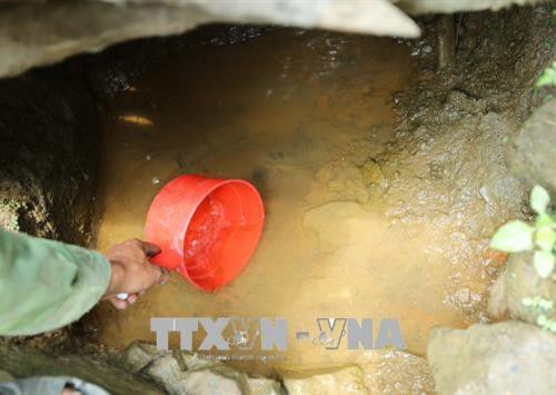 Những mạch nước ngầm là nguồn sống của người dân nơi đây. Ảnh: Xuân Tư - TTXVN Những mạch nước ngầm là nguồn sống của người dân nơi đây. Ảnh: Xuân Tư - TTXVN