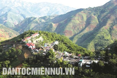 Toàn cảnh Chợ tình Khâu Vai