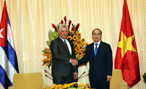 Ông Nguyễn Thiện Nhân, Ủy viên Bộ Chính trị, Bí thư Thành ủy Thành phố Hồ Chí Minh (phải) hội kiến ông Miguel Mario Díaz-Canel Bermúdez, Chủ tịch Hội đồng Nhà nước và Hội đồng Bộ trưởng Cộng hòa Cuba (trái). Ảnh: Xuân Khu-TTXVN Ông Nguyễn Thiện Nhân, Ủy viên Bộ Chính trị, Bí thư Thành ủy Thành phố Hồ Chí Minh (phải) hội kiến ông Miguel Mario Díaz-Canel Bermúdez, Chủ tịch Hội đồng Nhà nước và Hội đồng Bộ trưởng Cộng hòa Cuba (trái). Ảnh: Xuân Khu-TTXVN