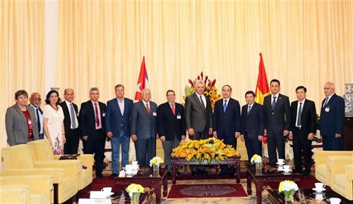 Ông Nguyễn Thiện Nhân, Ủy viên Bộ Chính trị, Bí thư Thành ủy Thành phố Hồ Chí Minh (thứ 5 từ phải sang) hội kiến ông Miguel Mario Díaz-Canel Bermúdez, Chủ tịch Hội đồng Nhà nước và Hội đồng Bộ trưởng Cộng hòa Cuba (thứ 6 từ phải sang) với các đại biểu. Ảnh: Xuân Khu-TTXVN Ông Nguyễn Thiện Nhân, Ủy viên Bộ Chính trị, Bí thư Thành ủy Thành phố Hồ Chí Minh (thứ 5 từ phải sang) hội kiến ông Miguel Mario Díaz-Canel Bermúdez, Chủ tịch Hội đồng Nhà nước và Hội đồng Bộ trưởng Cộng hòa Cuba (thứ 6 từ phải sang) với các đại biểu. Ảnh: Xuân Khu-TTXVN