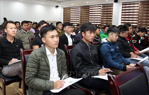Các thanh niên là người Dân tộc thiểu số đã tốt nghiệp Cao đẳng, Đại học tham dự hội nghị. Ảnh: Quốc Khánh - TTXVN Các thanh niên là người Dân tộc thiểu số đã tốt nghiệp Cao đẳng, Đại học tham dự hội nghị. Ảnh: Quốc Khánh - TTXVN