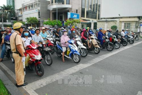 Đội CSGT Bàn Cờ triển khai điều tiết, phân luồng giao thông tại giao lộ Võ Thị Sáu – Nam Kỳ Khởi Nghĩa. Ảnh: Mạnh Linh-TTXVN Đội CSGT Bàn Cờ triển khai điều tiết, phân luồng giao thông tại giao lộ Võ Thị Sáu – Nam Kỳ Khởi Nghĩa. Ảnh: Mạnh Linh-TTXVN