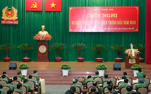 Thủ tướng Nguyễn Xuân Phúc phát biểu tại hội nghị. Ảnh: Thống Nhất-TTXVN Thủ tướng Nguyễn Xuân Phúc phát biểu tại hội nghị. Ảnh: Thống Nhất-TTXVN