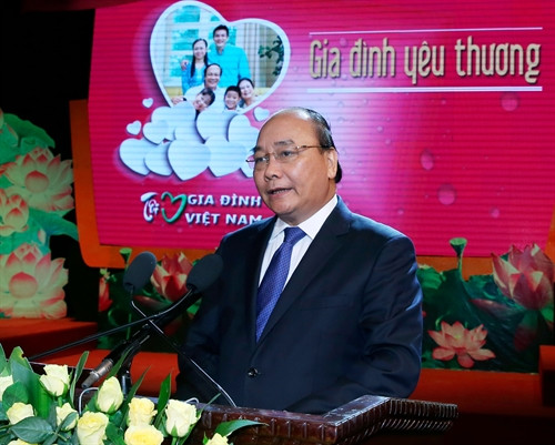 Thủ tướng Nguyễn Xuân Phúc phát biểu tại Lễ kỷ niệm 15 năm ngày Gia đình Việt Nam (28/6/2001-28/6/2016). Ảnh: Thống Nhất-TTXVN