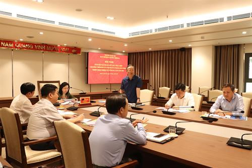 Phó Chủ tịch Thường trực Ủy ban Nhân dân thành phố Hà Nội Nguyễn Văn Sửu cho rằng, Hà Nội đang thực hiện nhiệm vụ kép: Vừa bảo đảm các mục tiêu phát triển kinh tế - xã hội, vừa phòng chống dịch bệnh. Hà Nội cần tập trung tái đàn vật nuôi và đặc biệt lưu ý đến công tác phòng, chống dịch bệnh cho gia súc, gia cầm; phòng, chống lụt bão...