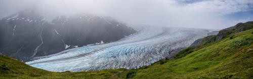 Sông băng Elephant Foot (Chân voi) ở Greenland có chiều rộng hơn 4,5 km. Sông băng Perito Moreno trong vườn quốc gia Los Glaciares ở tỉnh Santa Cruz, Argentina. Đây là một trong những địa điểm du lịch hấp dẫn ở Argentina. Hình dạng độc đáo của sông băng Oraefajok ở Iceland. Băng xanh bao phủ dãy núi trước khi tan chảy thành thác nước. Nhiếp ảnh gia Simon Fitall chụp ảnh dòng sông băng quanh núi Blanc thuộc dãy núi Alps ở Pháp. Sông băng Fox tạo thành dòng chạy xuống thung lũng mù sương ở New Zealand. Nhiếp ảnh gia Simon Goetz chụp sông băng Boya khi đang di chuyển bằng ô tô trên đường ở Na Uy. Đây là sông băng Exit trong vườn quốc gia Kenai Fjords ở Alaska, Mỹ. Màu xanh huyền ảo của dòng sông băng Skaftafell trong vườn quốc gia Vatnajokull ở Iceland. Du khách đạp xe khám phá sông băng Knick ở Anchorage, bang Alaska, Mỹ. Sông băng Rob Roy nằm trên núi Aspiring ở New Zealand. Sông băng Herbert ở Alaska, Mỹ, trông giống bánh kem chanh. Cảnh tượng hùng vĩ trên sông băng khổng lồ trong vườn quốc gia Los Glaciares ở Argentina. Băng trắng xanh bao phủ những ngọn núi màu đen trong vườn quốc gia Kenai Fjords ở Alaska, Mỹ. Sông băng Svínafellsjökull ở Iceland trông như phong cảnh trên hành tinh khác. Cận cảnh sông băng Fox, dài 12km, ở New Zealand. Sông băng Perito Moreno ở Argentina, được ghi lại bởi nhiếp ảnh gia Matt Broch. Sông băng Elephant Foot (Chân voi) ở Greenland có chiều rộng hơn 4,5 km. Sông băng Perito Moreno trong vườn quốc gia Los Glaciares ở tỉnh Santa Cruz, Argentina. Đây là một trong những địa điểm du lịch hấp dẫn ở Argentina. Hình dạng độc đáo của sông băng Oraefajok ở Iceland. Băng xanh bao phủ dãy núi trước khi tan chảy thành thác nước. Nhiếp ảnh gia Simon Fitall chụp ảnh dòng sông băng quanh núi Blanc thuộc dãy núi Alps ở Pháp. Sông băng Fox tạo thành dòng chạy xuống thung lũng mù sương ở New Zealand. Nhiếp ảnh gia Simon Goetz chụp sông băng Boya khi đang di chuyển bằng ô tô trên đường ở Na Uy. Đây là sông băng Exit trong vườn quốc gia Kenai Fjords ở Alaska, Mỹ. Màu xanh huyền ảo của dòng sông băng Skaftafell trong vườn quốc gia Vatnajokull ở Iceland. Du khách đạp xe khám phá sông băng Knick ở Anchorage, bang Alaska, Mỹ. Sông băng Rob Roy nằm trên núi Aspiring ở New Zealand. Sông băng Herbert ở Alaska, Mỹ, trông giống bánh kem chanh. Cảnh tượng hùng vĩ trên sông băng khổng lồ trong vườn quốc gia Los Glaciares ở Argentina. Băng trắng xanh bao phủ những ngọn núi màu đen trong vườn quốc gia Kenai Fjords ở Alaska, Mỹ. Sông băng Svínafellsjökull ở Iceland trông như phong cảnh trên hành tinh khác. Cận cảnh sông băng Fox, dài 12km, ở New Zealand. Sông băng Perito Moreno ở Argentina, được ghi lại bởi nhiếp ảnh gia Matt Broch.