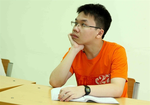 Hoàng Anh Dũng, học sinh lớp 12, Trường Trung học phổ thông chuyên Lam Sơn, Thanh Hoá đọat Huy chương Bạc. Ảnh: Quý Trung- TTXVN