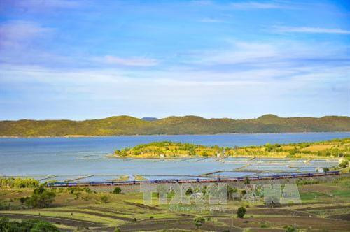 Di tích thắng cảnh đầm Ô Loan. Ảnh: TTXVN Di tích thắng cảnh đầm Ô Loan. Ảnh: TTXVN