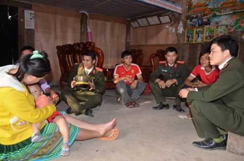 Già làng Hồ Sỹ Thi đi đầu trong mặt trận chống đói nghèo ảnh 2 Già làng Hồ Sỹ Thi đi đầu trong mặt trận chống đói nghèo ảnh 2